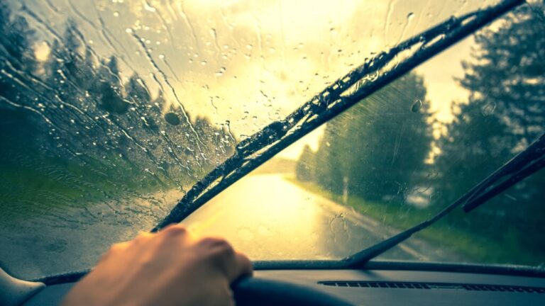 Atenționări meteo de vreme rea: COD GALBEN de ploi și vânt în județul Hunedoara. La munte va ninge