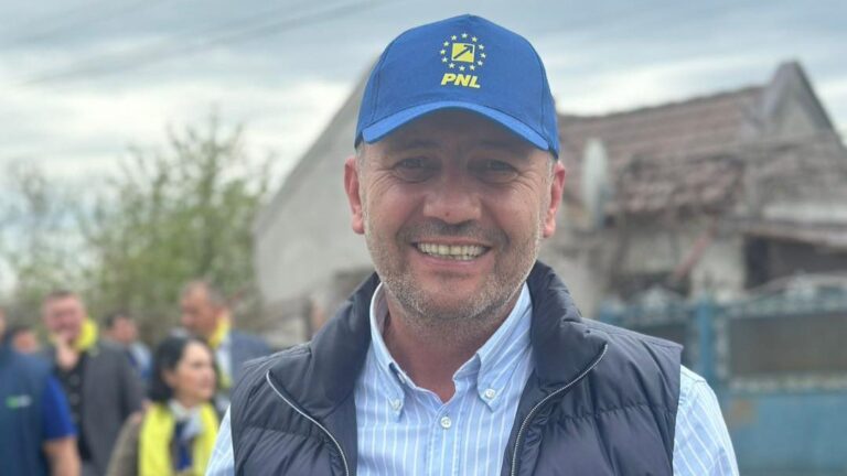 Ridică-te, Gheorghe, ridică-te, Ioane! Băă, sculați, mă, că ne fură ăștia țimentu!