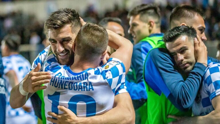 ESTE ISTORIE! Ei sunt eroii Hunedoarei. Corvinul-CFR Cluj 4-0 și e SĂRBĂTOARE LA CASTEL