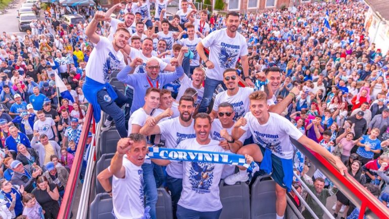 PARADA CAMPIONILOR pe străzile Hunedoarei. A fost NEBUNIE sâmbătă seara!
