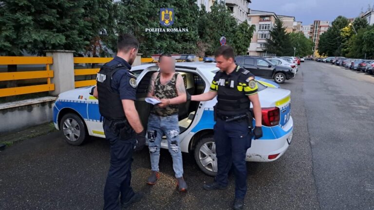 PERICOL ÎN DEVA: Un bărbat beat amenința oamenii cu un cuțit, pe strada Mihai Eminescu