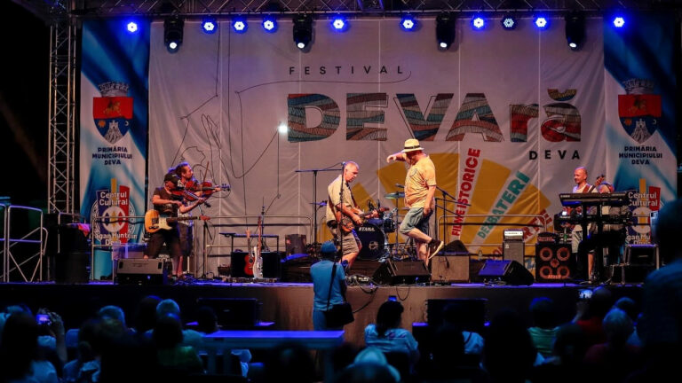 ASTĂZI ÎNCEPE: Festivalul „DEVAră” – filme, concerte, prelegeri și expoziții. Care este programul