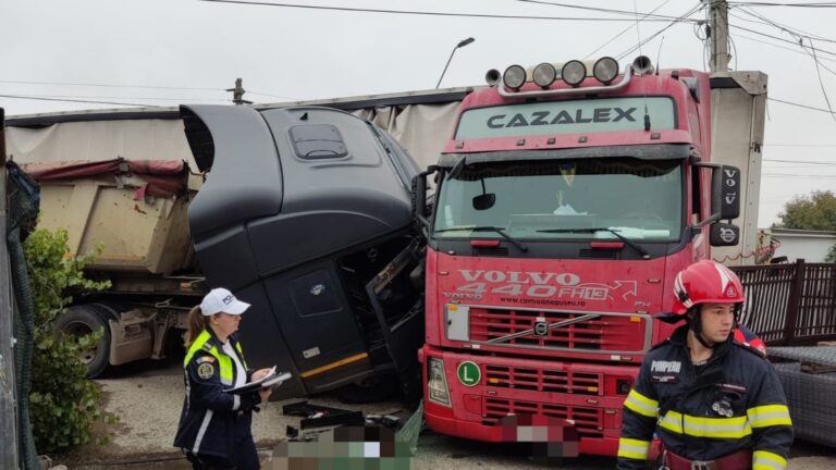 Două autocamioane s-au ciocnit la Cristur. Trafic blocat pe sensul Deva – Hunedoara