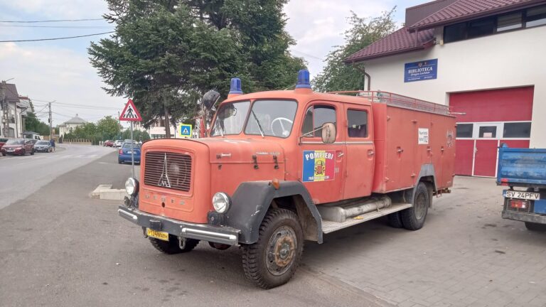 GENIAL: A vrut să fure o mașină de pompieri veche de 50 de ani, dar n-a putut să-i oprească sirena