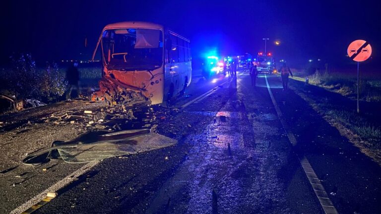 Accident cu 21 de victime, produs de UN ȘOFER MINOR. Șoferul de 17 ani a murit. PLANUL ROȘU activat