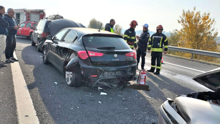 SIMERIA: TAMPONARE ÎN LANȚ cu 4 mașini pe autostrada A1, sensul Deva-Sibiu