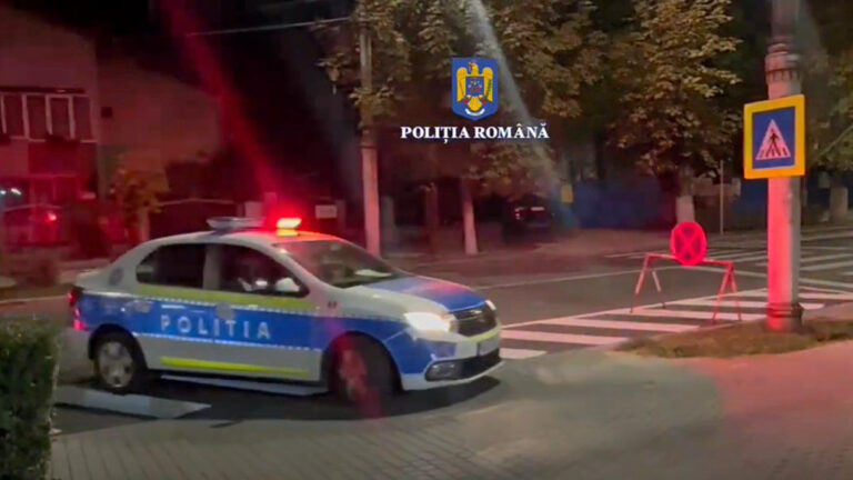 INCONȘTIENȚĂ CRIMINALĂ: Doi copii, de 10 și 12 ani, au condus o mașină cu 157 km/h. Tatăl lor a fost reținut