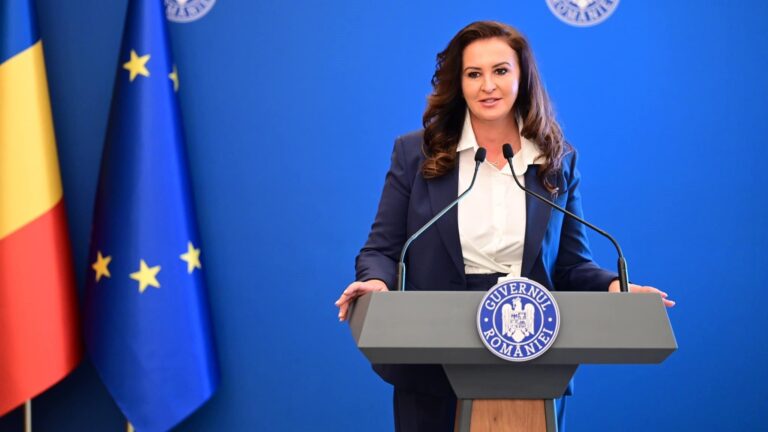 Reguli mai ASPRE pentru asistenții maternali. Ce condiții trebuie să îndeplinească aceștia