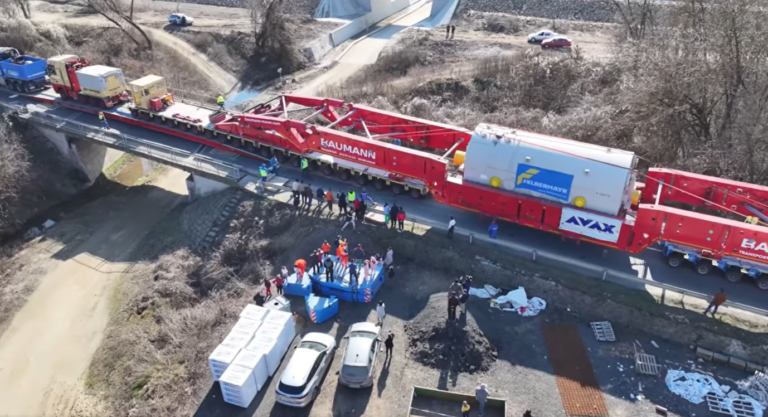PREMIERĂ: MONSTRUL a trecut cu bine peste pod, cu o tehnologie nouă în România – VIDEO