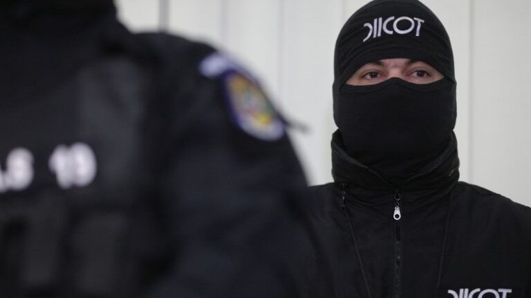 Șase persoane reținute într-un dosar de TRĂDARE. Organizați militar, voiau să dea O LOVITURĂ DE STAT