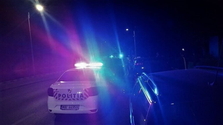 Tânărul din Orăștie a intrat, marți seara, în casă. PROBLEME: nu era casa lui și a intrat în ea cu mașina