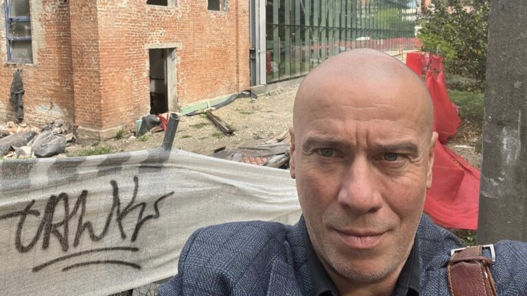 De-aia am meșterit noi interesul național, mă ungure, ca să-ți bagi tu p..a în el?