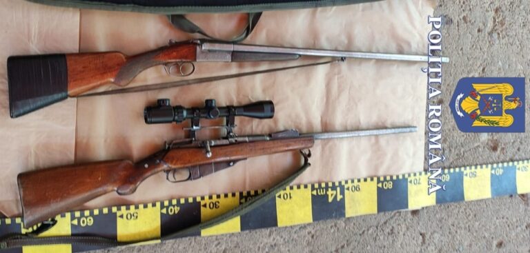 POLIȚIA și MASCAȚII i-au săltat pe BRACONIERI. Trei bărbați au fost reținuți, ARME și MUNIȚIE confiscate