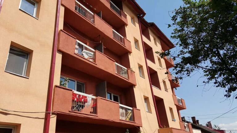 ACCIDENT: A căzut de la balconul căminului studențesc din Petroșani ȘI A MURIT