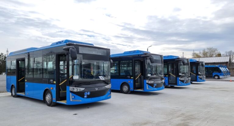Au venit noile AUTOBUZE ELECTRICE pentru Deva. Vezi cum arată și ce dotări au