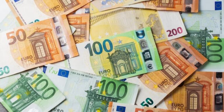 ATENȚIE LA ȚEPE: Peste 150.000 euro FALȘI, descoperiți de Poliție în mai multe județe – VIDEO