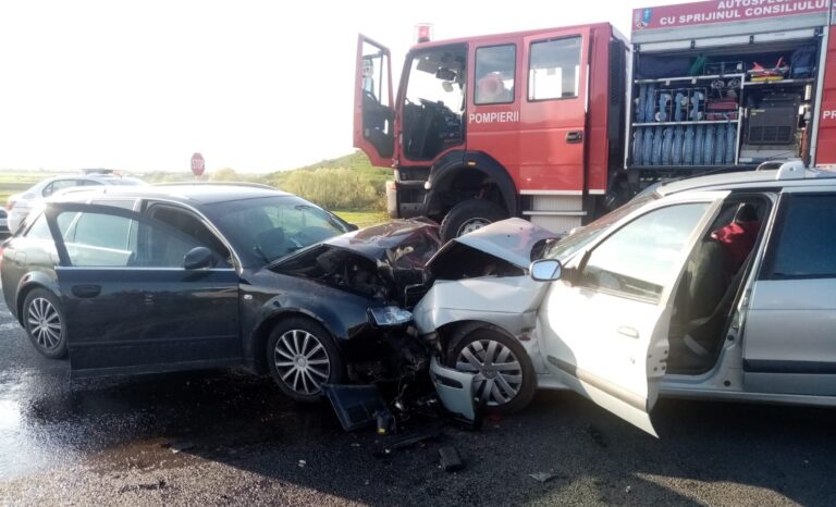 ULTIMA ORĂ: ACCIDENT între Hunedoara și Călan – trafic blocat pe un sens, 4 oameni la spital