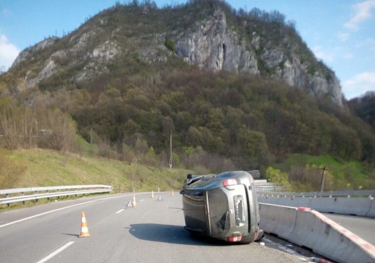 ULTIMA ORĂ: ACCIDENT la Petroșani, pe DN 66. Trafic rutier îngreunat