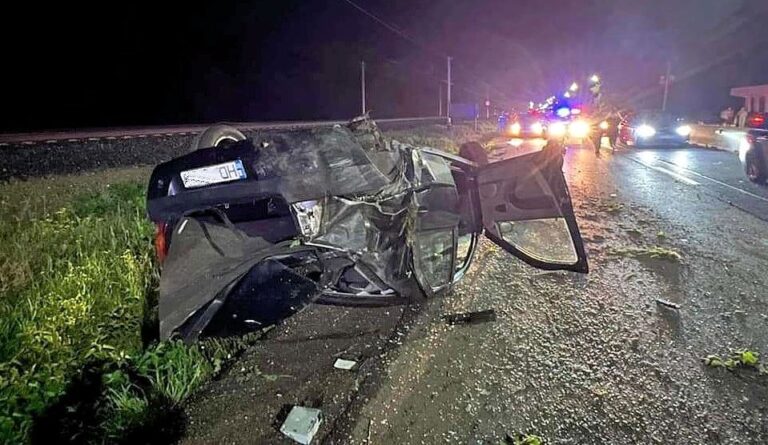 ACCIDENT SPECTACULOS la ieşirea din Deva spre Mintia. Doar printr-o minune au scăpat cu viaţă!