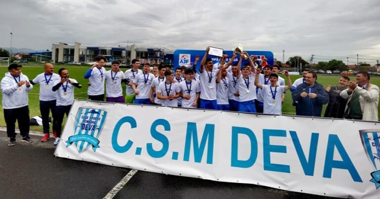 Fotbal: CSM Deva U19 a fost premiată pentru câștigarea titlului județean