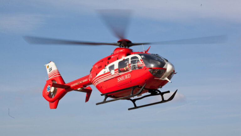 Elicopter SMURD intervine în comuna Hărău, judeţul Hunedoara, la o persoană ELECTROCUTATĂ – Foto/Video