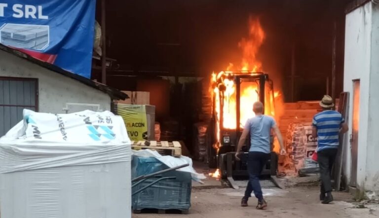 Clipă, stai, opreşte-ţi zborul / A luat foc motostivuitorul