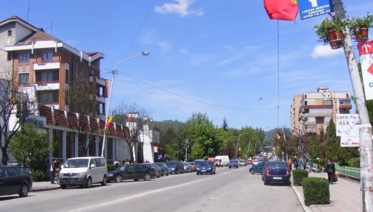Ce bandit! I-a furat maşina omului din centrul oraşului şi l-a lăsat pieton, fix înainte de Ziua Copilului
