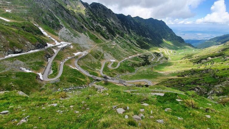 Astăzi SE DESCHIDE circulația rutieră pe Transfăgărășan. Drumarii atrag atenția asupra unui PERICOL
