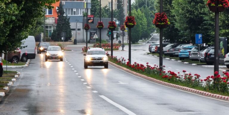 ATENȚIE, ȘOFERI: Începând de astăzi, luminile de întâlnire sunt OBLIGATORII pe toate drumurile publice