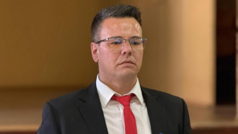 Alături de Alexandru Luca, primarul din Certej. Pentru că e nedrept ce i se întâmplă