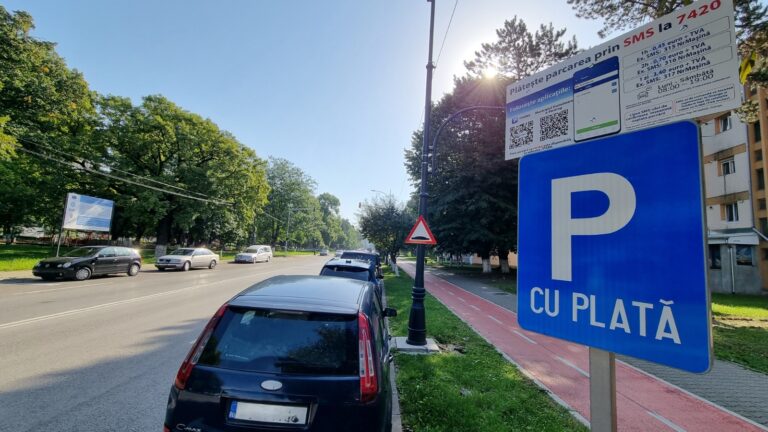 Municipiul Hunedoara: Taxă LUNARĂ de 30 de lei pentru parcările cu plată